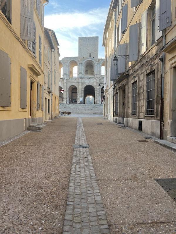 Arles Maison Petite Roquette Et Garage Esterno foto